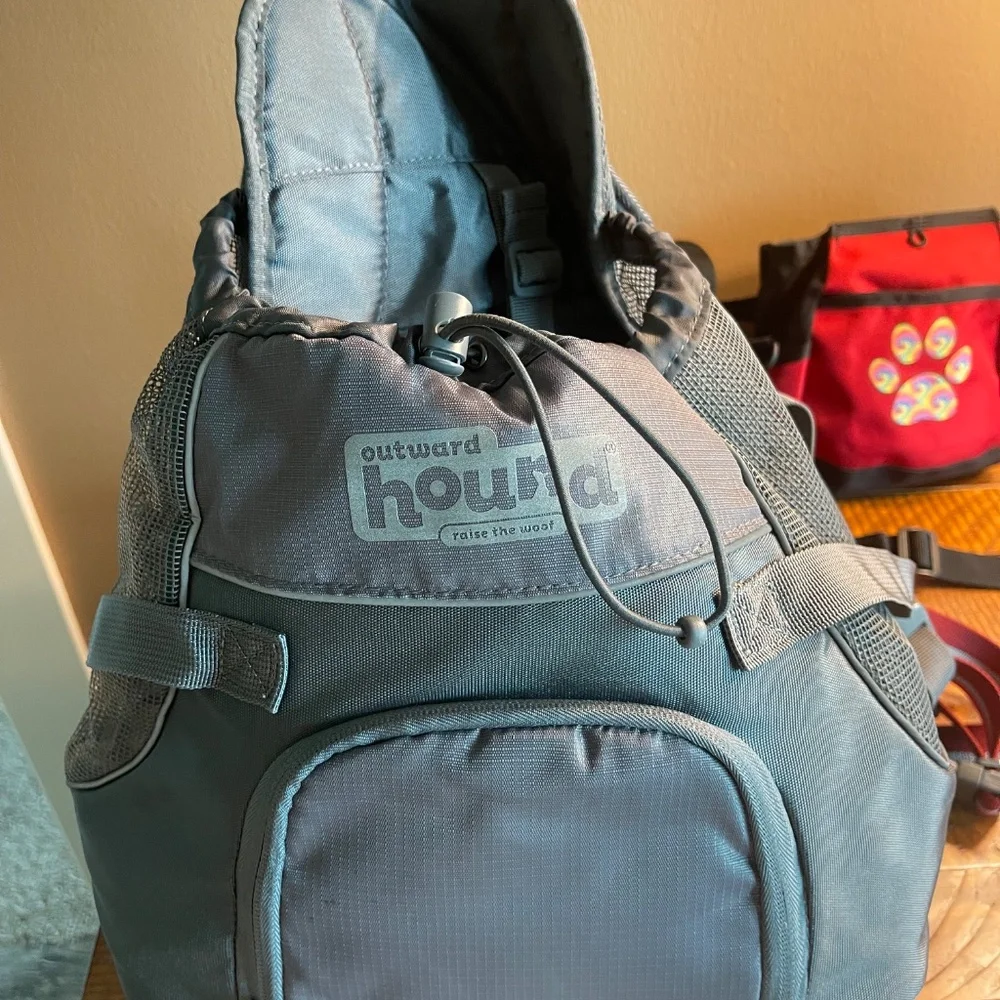 Outward Hound carry transport pouch carrier size small up to 10 lbs